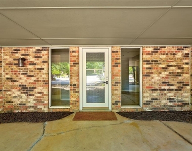 6325 Glenbrook Court - Photo Thumbnail 4