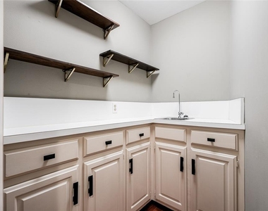 6325 Glenbrook Court - Photo Thumbnail 11
