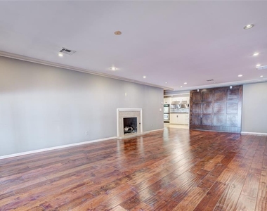 6325 Glenbrook Court - Photo Thumbnail 17
