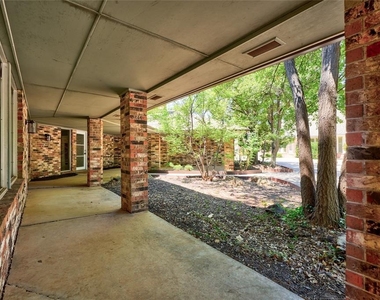 6325 Glenbrook Court - Photo Thumbnail 5
