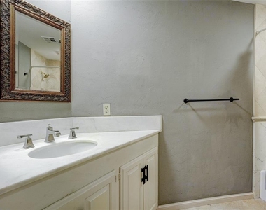 6325 Glenbrook Court - Photo Thumbnail 25