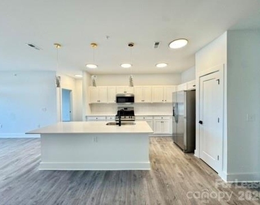 175 W Black Street - Photo Thumbnail 8