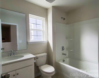 1009 Gabardine Lane - Photo Thumbnail 9