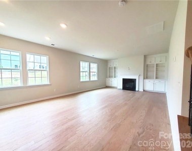 1009 Gabardine Lane - Photo Thumbnail 1