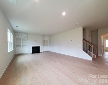 1009 Gabardine Lane - Photo Thumbnail 4