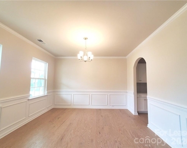 1009 Gabardine Lane - Photo Thumbnail 5