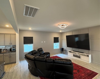 495 Switch Street - Photo Thumbnail 7