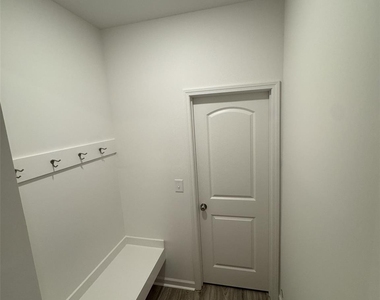 495 Switch Street - Photo Thumbnail 4