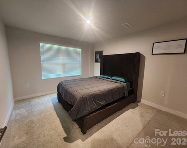 154 Stella Lane - Photo Thumbnail 6