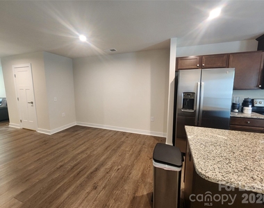 154 Stella Lane - Photo Thumbnail 4