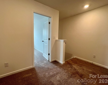 3546 Secrest Landing - Photo Thumbnail 16