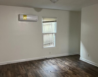 3805 Miriam Drive - Photo Thumbnail 5