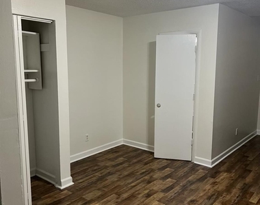 3805 Miriam Drive - Photo Thumbnail 7