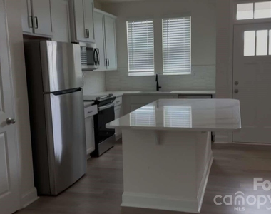 1041 S Point Road - Photo Thumbnail 4