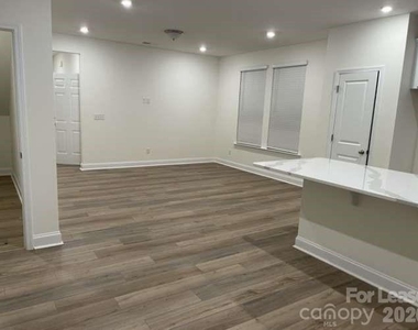 1041 S Point Road - Photo Thumbnail 7