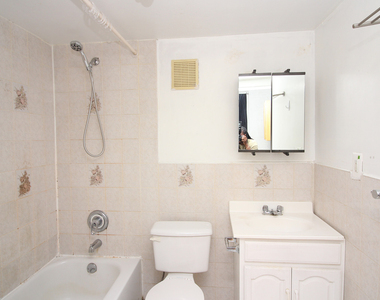 1670 Gates Ave - Photo Thumbnail 3