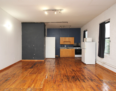 1670 Gates Ave - Photo Thumbnail 6
