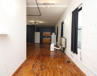 1670 Gates Ave - Photo Thumbnail 2