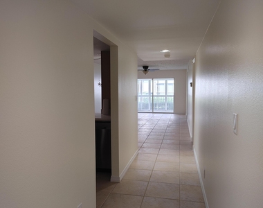 801 Se Central Parkway - Photo Thumbnail 4