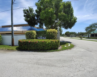 801 Se Central Parkway - Photo Thumbnail 2