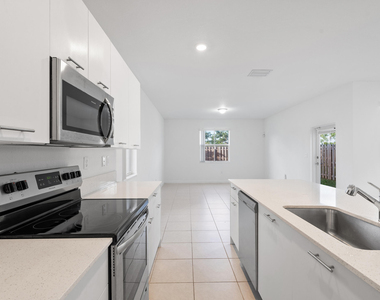 2405 Nw 131st Circle - Photo Thumbnail 4