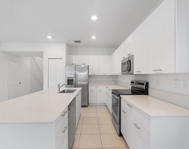 2405 Nw 131st Circle - Photo Thumbnail 3