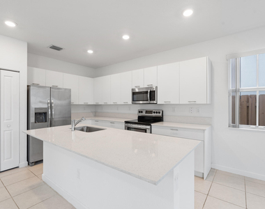 2405 Nw 131st Circle - Photo Thumbnail 5