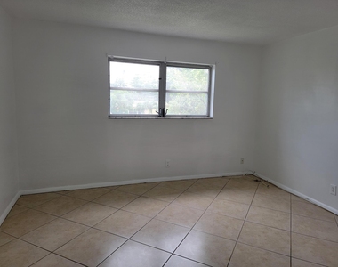 4310 Nw 12th Court - Photo Thumbnail 6