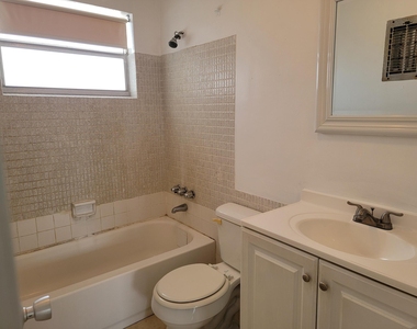 4310 Nw 12th Court - Photo Thumbnail 7