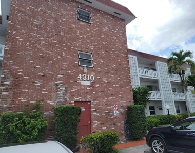 4310 Nw 12th Court - Photo Thumbnail 2
