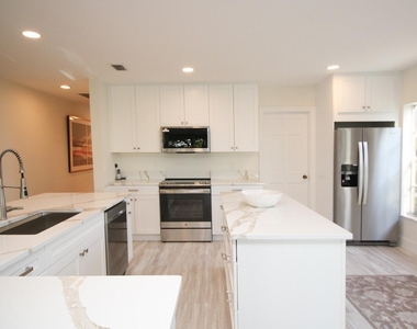 11877 Pebblewood Drive - Photo Thumbnail 14