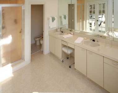 11877 Pebblewood Drive - Photo Thumbnail 21