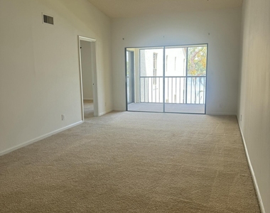 2650 Greenwood - Photo Thumbnail 2