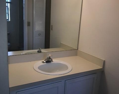 2650 Greenwood - Photo Thumbnail 8