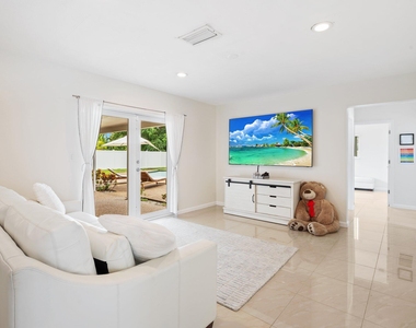 6101 Sw 9th Street - Photo Thumbnail 3