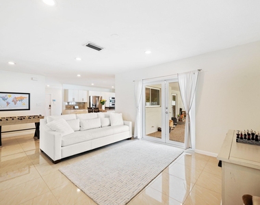 6101 Sw 9th Street - Photo Thumbnail 4