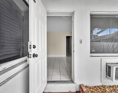 1219 Ne 14th Avenue - Photo Thumbnail 6