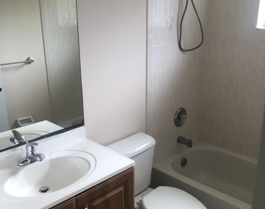 2242 Se Master Avenue - Photo Thumbnail 10