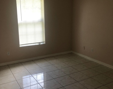 2242 Se Master Avenue - Photo Thumbnail 4