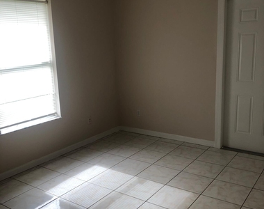 2242 Se Master Avenue - Photo Thumbnail 5