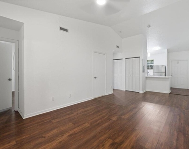 6249 Garden Court - Photo Thumbnail 13