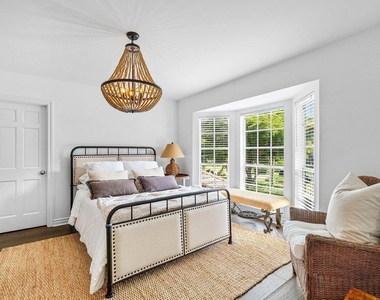 11823 Pebblewood Drive - Photo Thumbnail 17