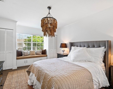 11823 Pebblewood Drive - Photo Thumbnail 22