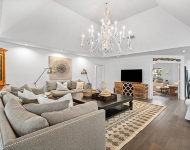11823 Pebblewood Drive - Photo Thumbnail 5