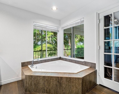 11823 Pebblewood Drive - Photo Thumbnail 16