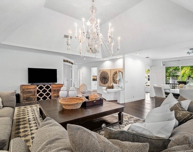 11823 Pebblewood Drive - Photo Thumbnail 6