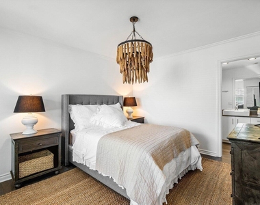 11823 Pebblewood Drive - Photo Thumbnail 21