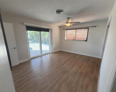 730 Se 3rd Terrace - Photo Thumbnail 10