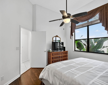 4553 Barclay Fair Way - Photo Thumbnail 28