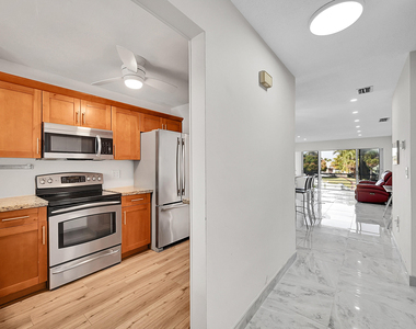 3655 Ne 32nd Avenue - Photo Thumbnail 12